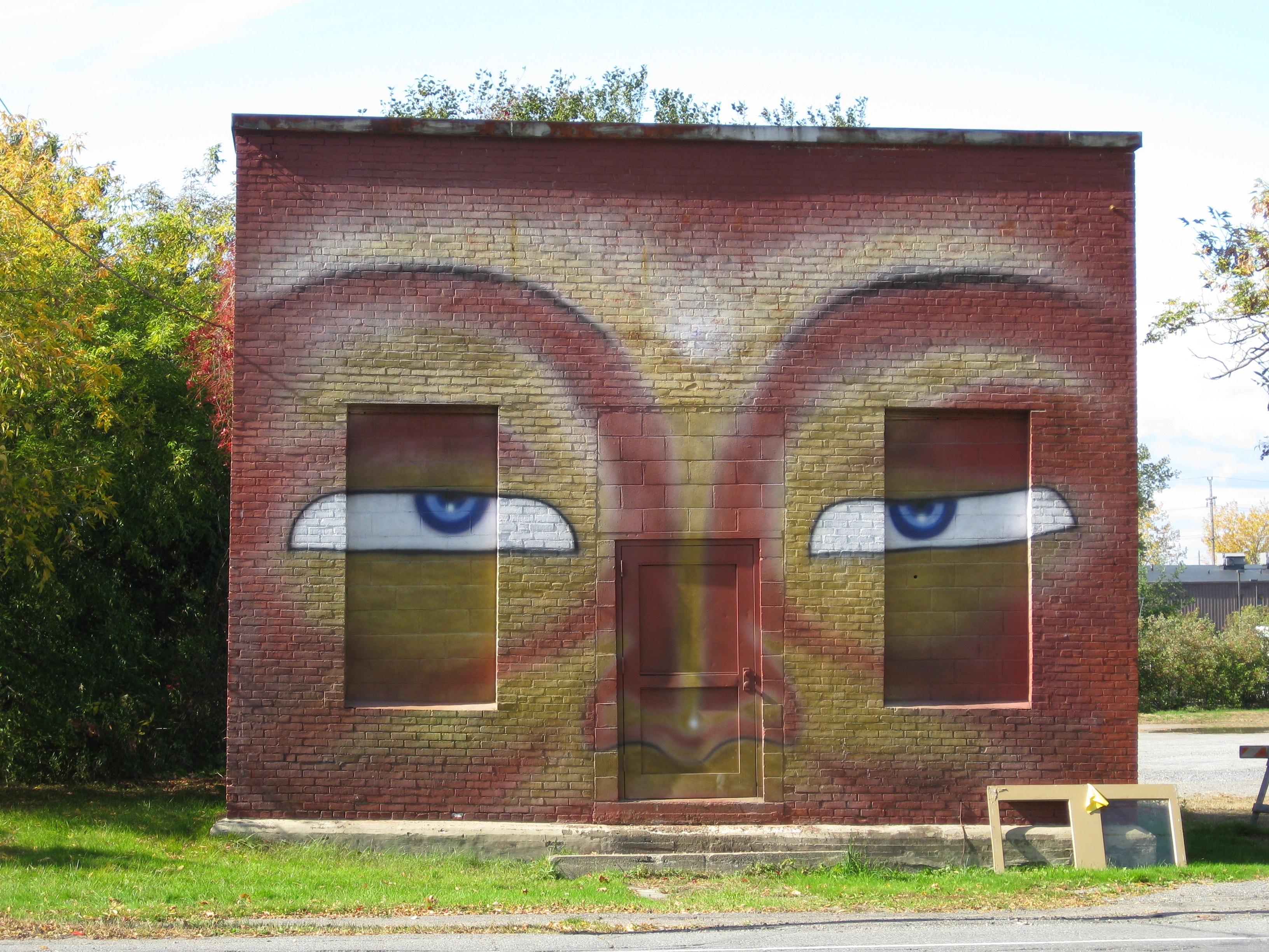 Mural building surrounded by autumn foliage in Vermont